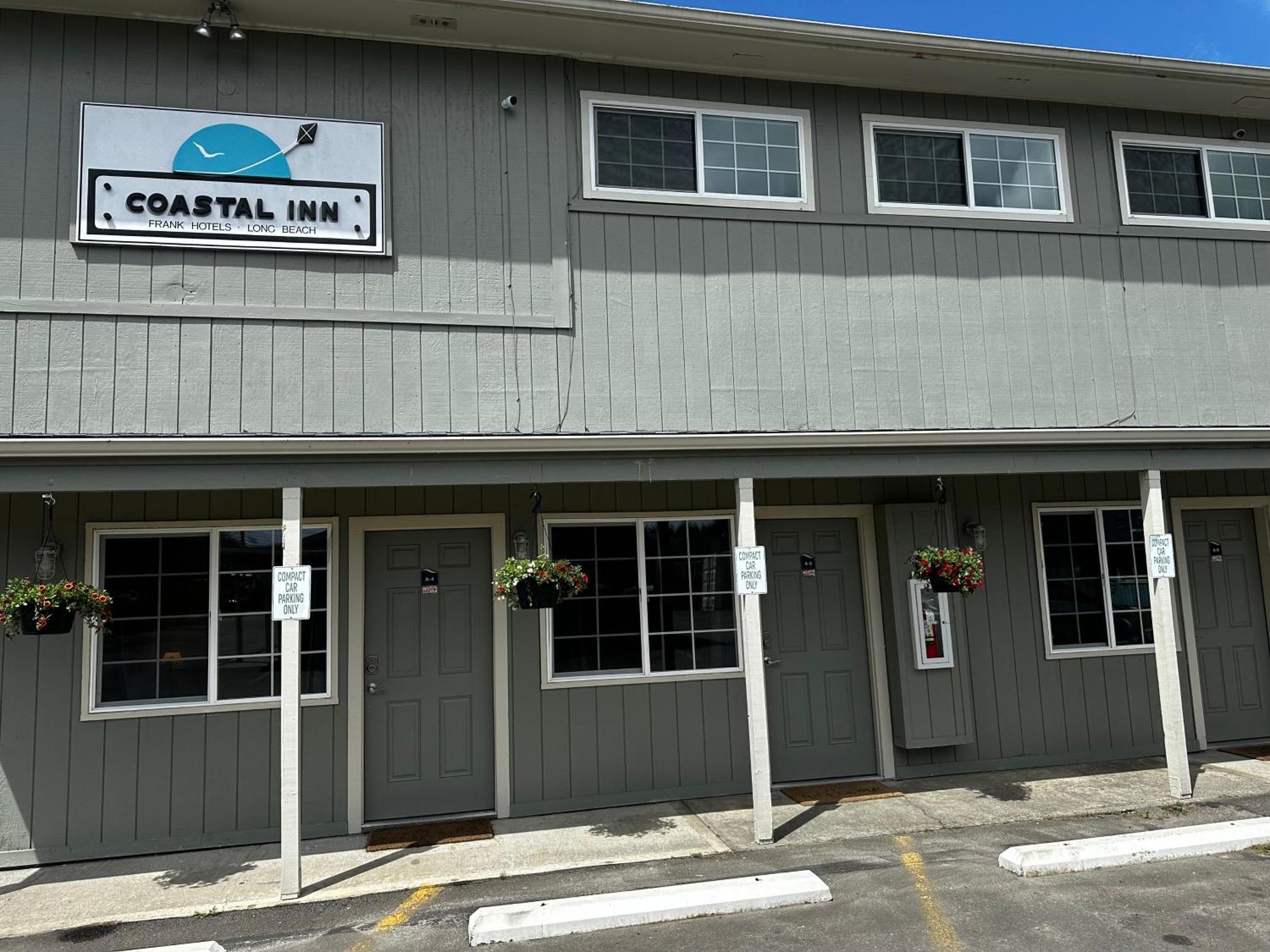 Coastal Inn And Suites Long Beach Exterior photo