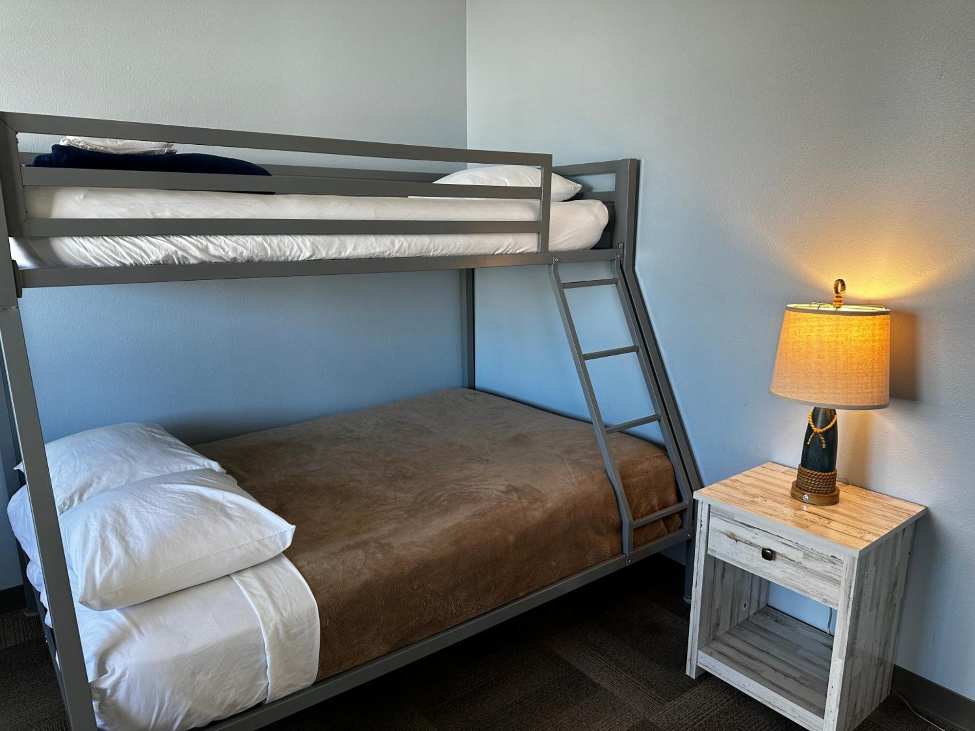 Coastal Inn And Suites Long Beach Room photo