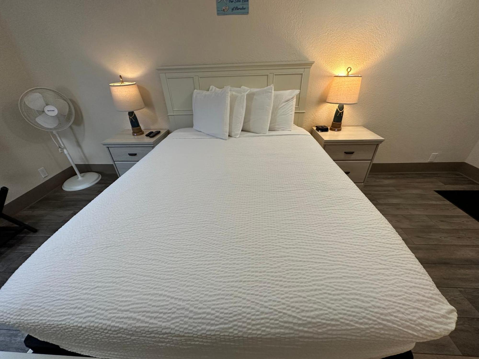 Coastal Inn And Suites Long Beach Room photo